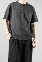 画像をギャラリービューアに読み込む, Professor.E HENLEY S/S TEE (COLD DYED GREY)