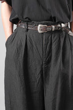 Load image into Gallery viewer, KLASICA "GOSSE" BALLOON TUCKED TROUSERS / OBSCURE STRIPED 3/3 MINI HBT (MID NIGHT)