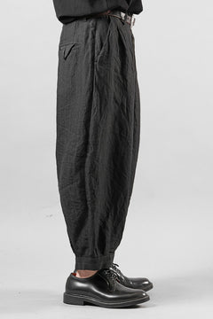 Load image into Gallery viewer, KLASICA "GOSSE" BALLOON TUCKED TROUSERS / OBSCURE STRIPED 3/3 MINI HBT (MID NIGHT)