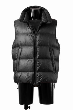 Load image into Gallery viewer, Ten c ASO DOWN VEST / PIECE DYED RIPSTOP 10 DEN + OJJ 11oz (BLACK)