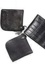 Load image into Gallery viewer, ISAMU KATAYAMA BACKLASH COIN PURSE / OBJECT DYED JP DOUBLE SHOULDER LEATHER (BLACK)