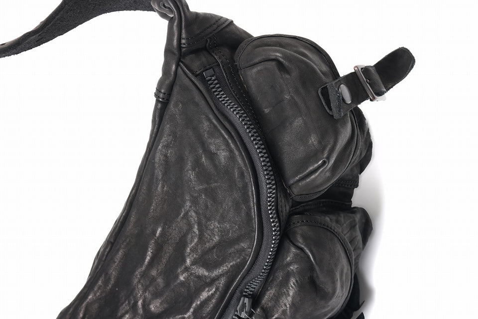 画像をギャラリービューアに読み込む, ISAMU KATAYAMA BACKLASH 3 PIN-BELT SHOULDER BAG / OBJECT DYED DOUBLE SHOULDER LEATHER (BLACK)