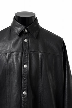 Load image into Gallery viewer, A.F ARTEFACT SNAPPED COCOON SHIRT-JACKET / SOFT GOAT LEATHER (BLACK)