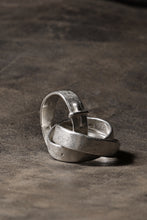 Load image into Gallery viewer, m.a+ triple silver ring w/stitched cross / AG318 AG (SILVER)