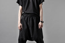Load image into Gallery viewer, m.a+ 2 vertical pocket elastic waist sarrouel / PU521 LCST(BLACK STRIPE)