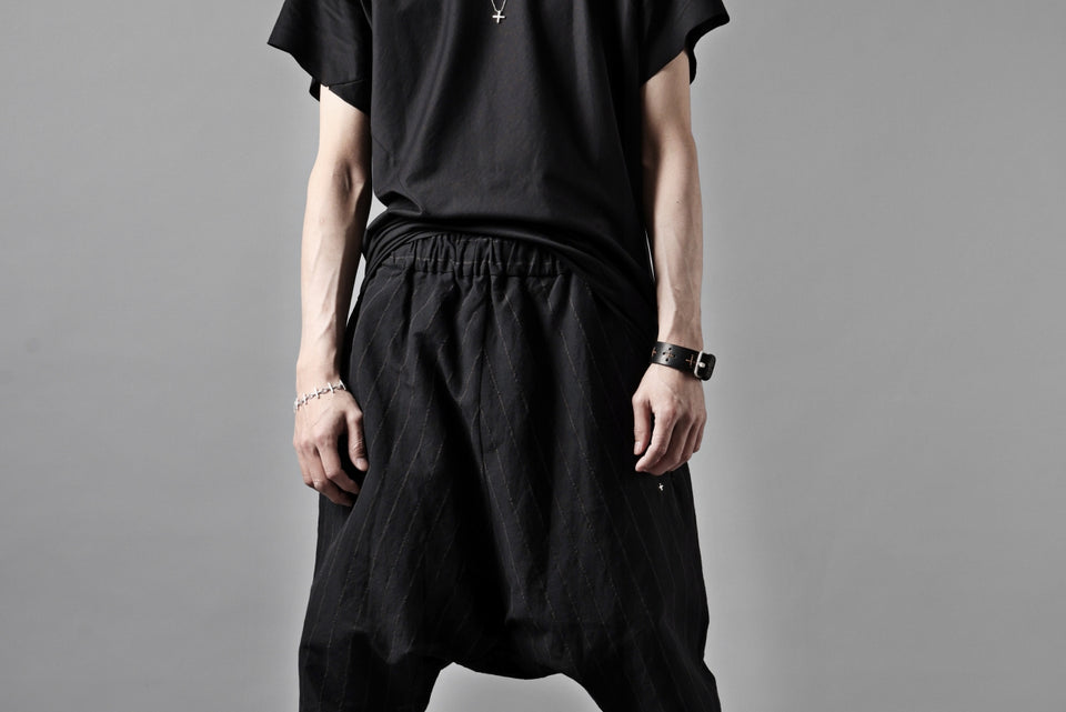 Load image into Gallery viewer, m.a+ 2 vertical pocket elastic waist sarrouel / PU521 LCST(BLACK STRIPE)