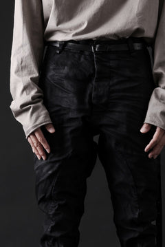 Load image into Gallery viewer, masnada BAGGY SCARRED STRETCH JEANS (SMEARED BLACK)