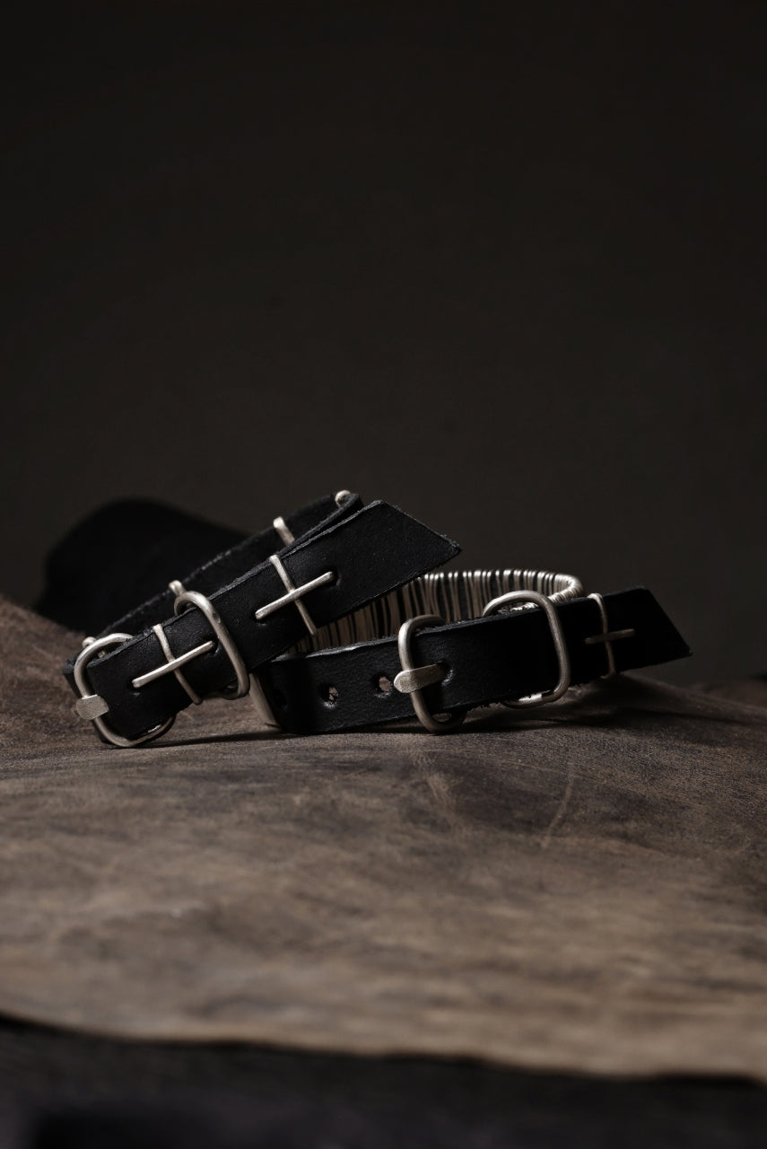 Load image into Gallery viewer, m.a+ thin silver cross studded wrist band / A-F2BL1 GR2,0 (BLACK)
