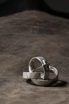 Load image into Gallery viewer, m.a+ triple silver ring w/stitched cross / AG318 AG (SILVER)