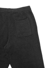 Load image into Gallery viewer, MASTERMIND WORLD LOUNGE LONG PANTS / SOFTLY BOA FLEECE (BLACK x CHARCOAL)