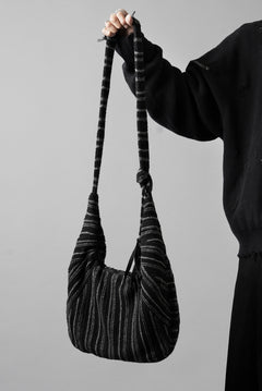 Load image into Gallery viewer, Professor.E KNIT SHOULDER BAG (BLACK/GREY)