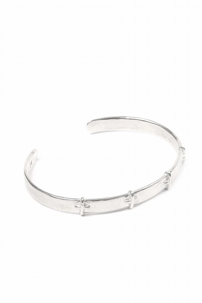 Load image into Gallery viewer, m.a+ thin silver stitched cross silver bangle / AB058 AG (SILVER)