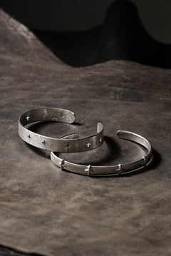 Load image into Gallery viewer, m.a+ cross punched silver bracelet / AB15 AG (SILVER)