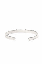 Load image into Gallery viewer, m.a+ thin silver stitched cross silver bangle / AB058 AG (SILVER)