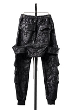 Load image into Gallery viewer, A.F ARTEFACT BELT CARGO SARROUEL JOGGER / MOTTLED COATED SWEAT (BLACK)