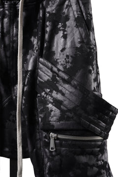 Load image into Gallery viewer, A.F ARTEFACT BELT CARGO SARROUEL JOGGER / MOTTLED COATED SWEAT (BLACK)
