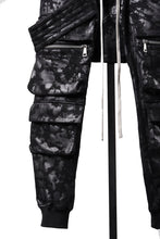 Load image into Gallery viewer, A.F ARTEFACT BELT CARGO SARROUEL JOGGER / MOTTLED COATED SWEAT (BLACK)