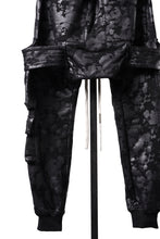 Load image into Gallery viewer, A.F ARTEFACT BELT CARGO SARROUEL JOGGER / MOTTLED COATED SWEAT (BLACK)