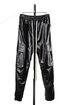 Load image into Gallery viewer, A.F ARTEFACT ZIPPER CARGO PANTS / LUSTROUS COATED WOVEN (BLACK)