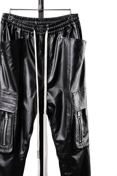 Load image into Gallery viewer, A.F ARTEFACT ZIPPER CARGO PANTS / LUSTROUS COATED WOVEN (BLACK)