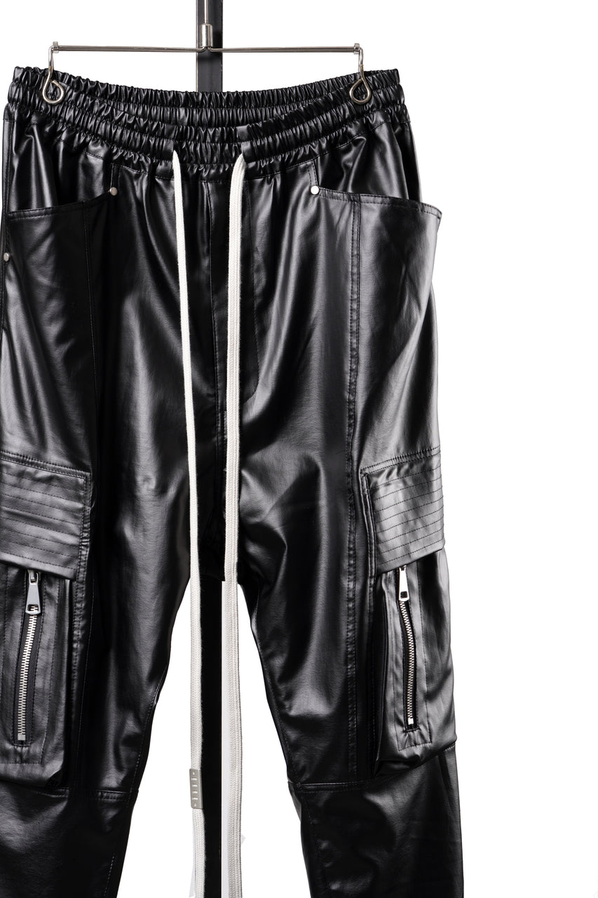 Load image into Gallery viewer, A.F ARTEFACT ZIPPER CARGO PANTS / LUSTROUS COATED WOVEN (BLACK)