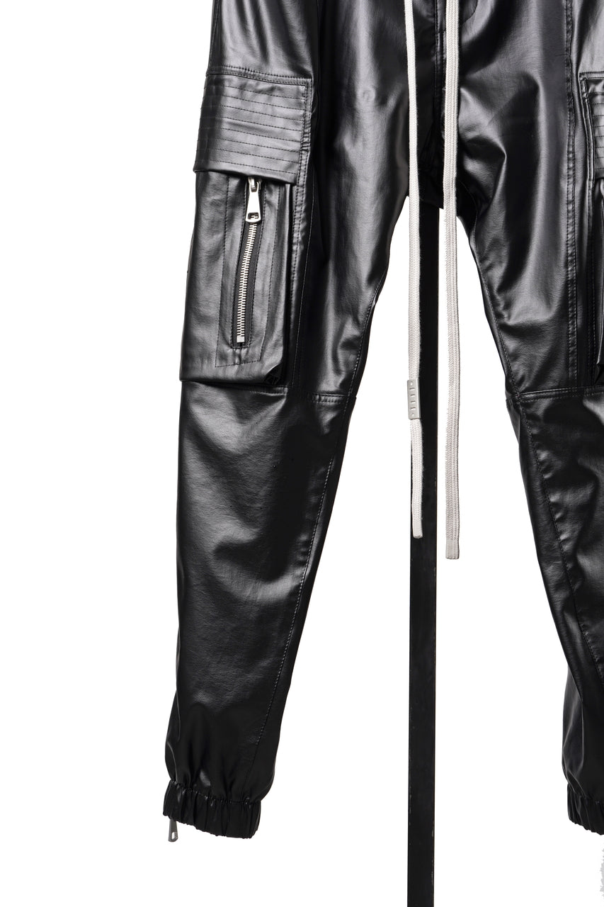 Load image into Gallery viewer, A.F ARTEFACT ZIPPER CARGO PANTS / LUSTROUS COATED WOVEN (BLACK)