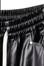 Load image into Gallery viewer, A.F ARTEFACT ZIPPER CARGO PANTS / LUSTROUS COATED WOVEN (BLACK)