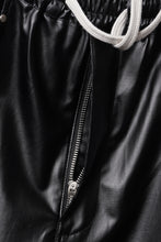Load image into Gallery viewer, A.F ARTEFACT ZIPPER CARGO PANTS / LUSTROUS COATED WOVEN (BLACK)