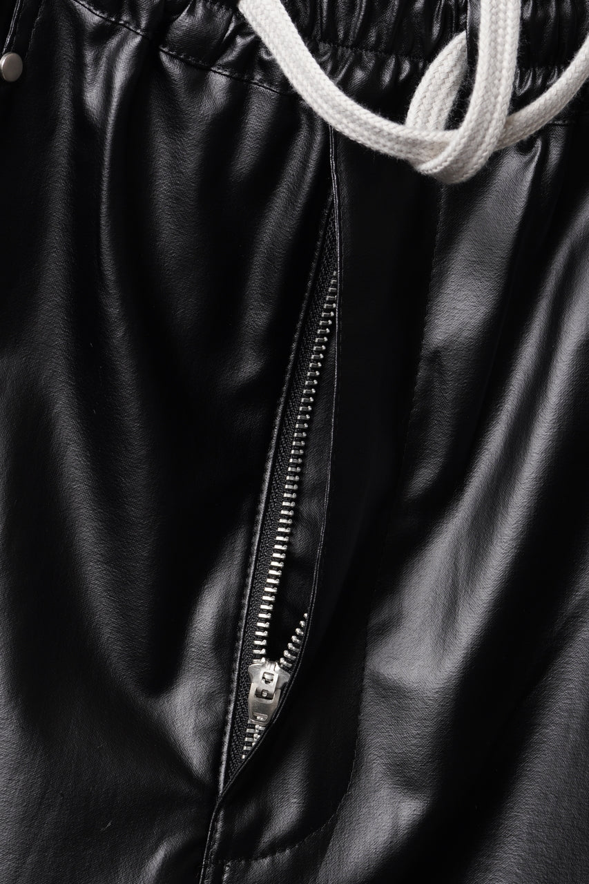 Load image into Gallery viewer, A.F ARTEFACT ZIPPER CARGO PANTS / LUSTROUS COATED WOVEN (BLACK)