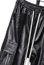 Load image into Gallery viewer, A.F ARTEFACT ZIPPER CARGO PANTS / LUSTROUS COATED WOVEN (BLACK)