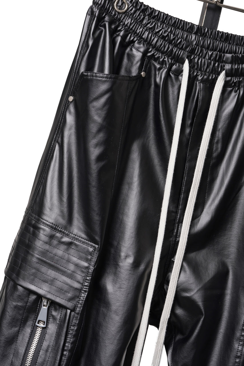 Load image into Gallery viewer, A.F ARTEFACT ZIPPER CARGO PANTS / LUSTROUS COATED WOVEN (BLACK)