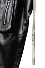Load image into Gallery viewer, A.F ARTEFACT ZIPPER CARGO PANTS / LUSTROUS COATED WOVEN (BLACK)