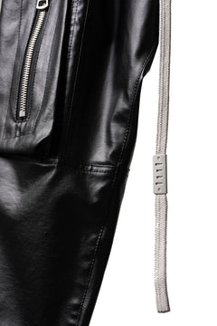Load image into Gallery viewer, A.F ARTEFACT ZIPPER CARGO PANTS / LUSTROUS COATED WOVEN (BLACK)