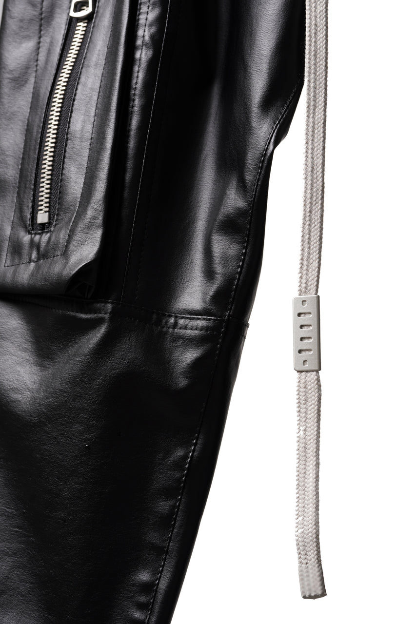 Load image into Gallery viewer, A.F ARTEFACT ZIPPER CARGO PANTS / LUSTROUS COATED WOVEN (BLACK)
