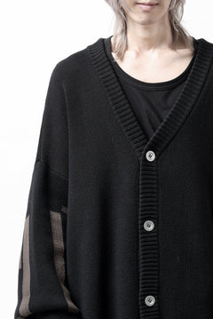 Load image into Gallery viewer, A.F ARTEFACT GEO PATTERN COTTON KNIT CARDIGAN /  (BLACK x BROWN)