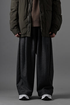 画像をギャラリービューアに読み込む, A.F ARTEFACT TUCK WIDE TROUSERS / HERRING BONE WOOL (D.GREY)