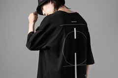 画像をギャラリービューアに読み込む, thom/krom LOOSE FIT BACK PRINT SHORT SLEEVE TEE / LIGHT JERSEY (BLACK)