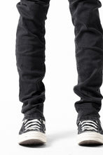 画像をギャラリービューアに読み込む, A.F ARTEFACT RELAXED SKINNY DENIM PANTS (BLACK)