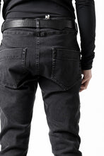 画像をギャラリービューアに読み込む, A.F ARTEFACT RELAXED SKINNY DENIM PANTS (BLACK)