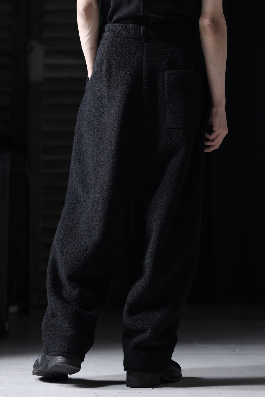 th products KAPOOR / Wide Tapered Pants / travel wool premiere (black)