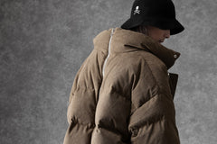 Load image into Gallery viewer, A.F ARTEFACT HIGH NECK DOWN JACKET / CORDUROY (BROWN)