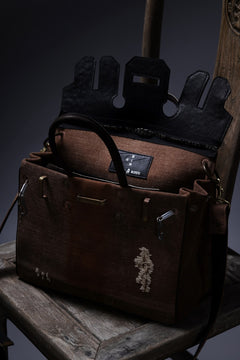 Load image into Gallery viewer, ierib exclusive 2Way Bark Bag / Vintage SAKABUKURO + FVT Oiled Horse Leather (BROWN / BLACK)