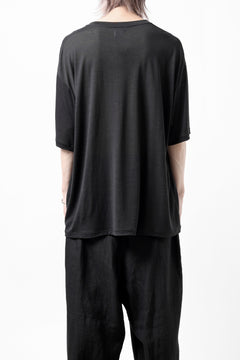 Load image into Gallery viewer, CAPERTICA OVERSIZED S/S TEE / SUPER 120s WASHABLE WOOL JERSEY (DARKNESS)