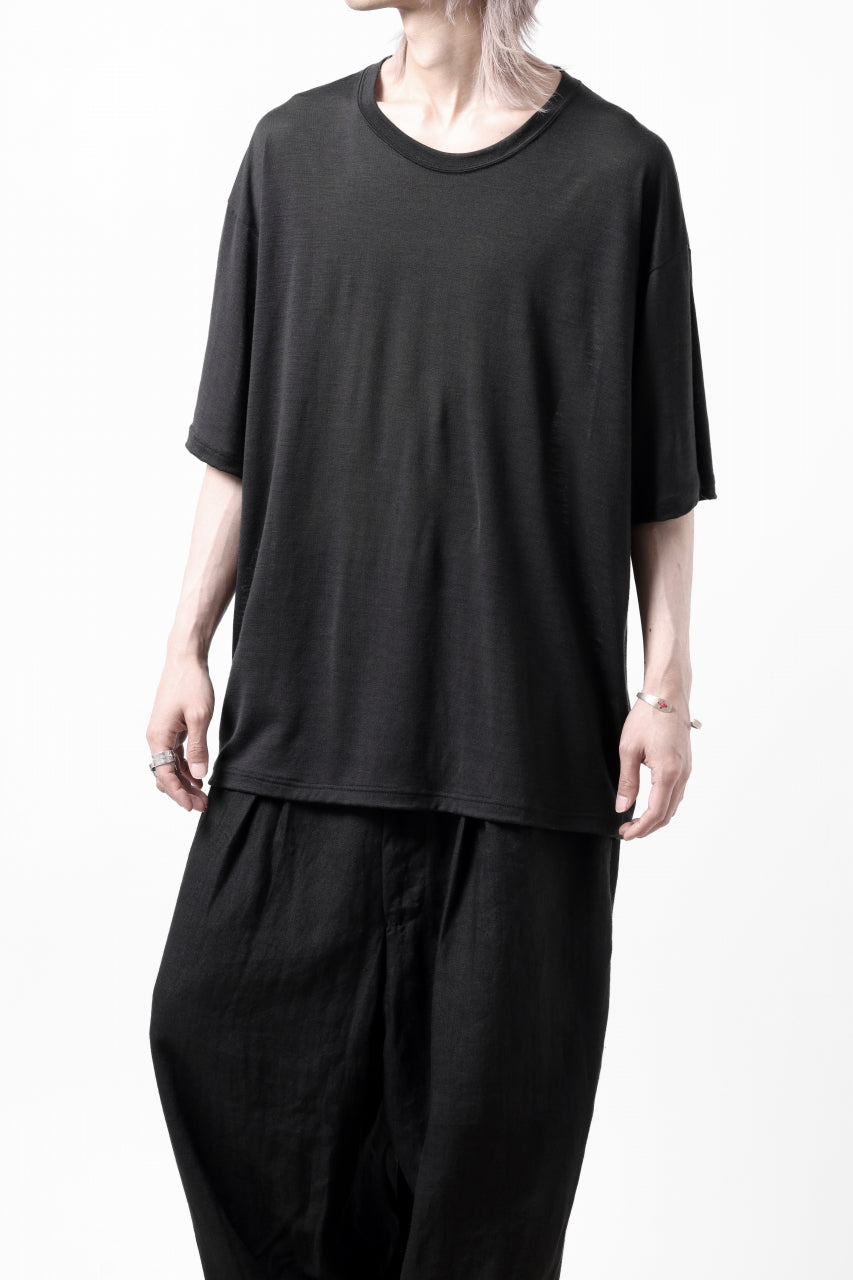 Load image into Gallery viewer, CAPERTICA OVERSIZED S/S TEE / SUPER 120s WASHABLE WOOL JERSEY (DARKNESS)