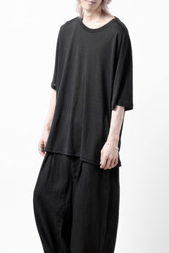 Load image into Gallery viewer, CAPERTICA OVERSIZED S/S TEE / SUPER 120s WASHABLE WOOL JERSEY (DARKNESS)
