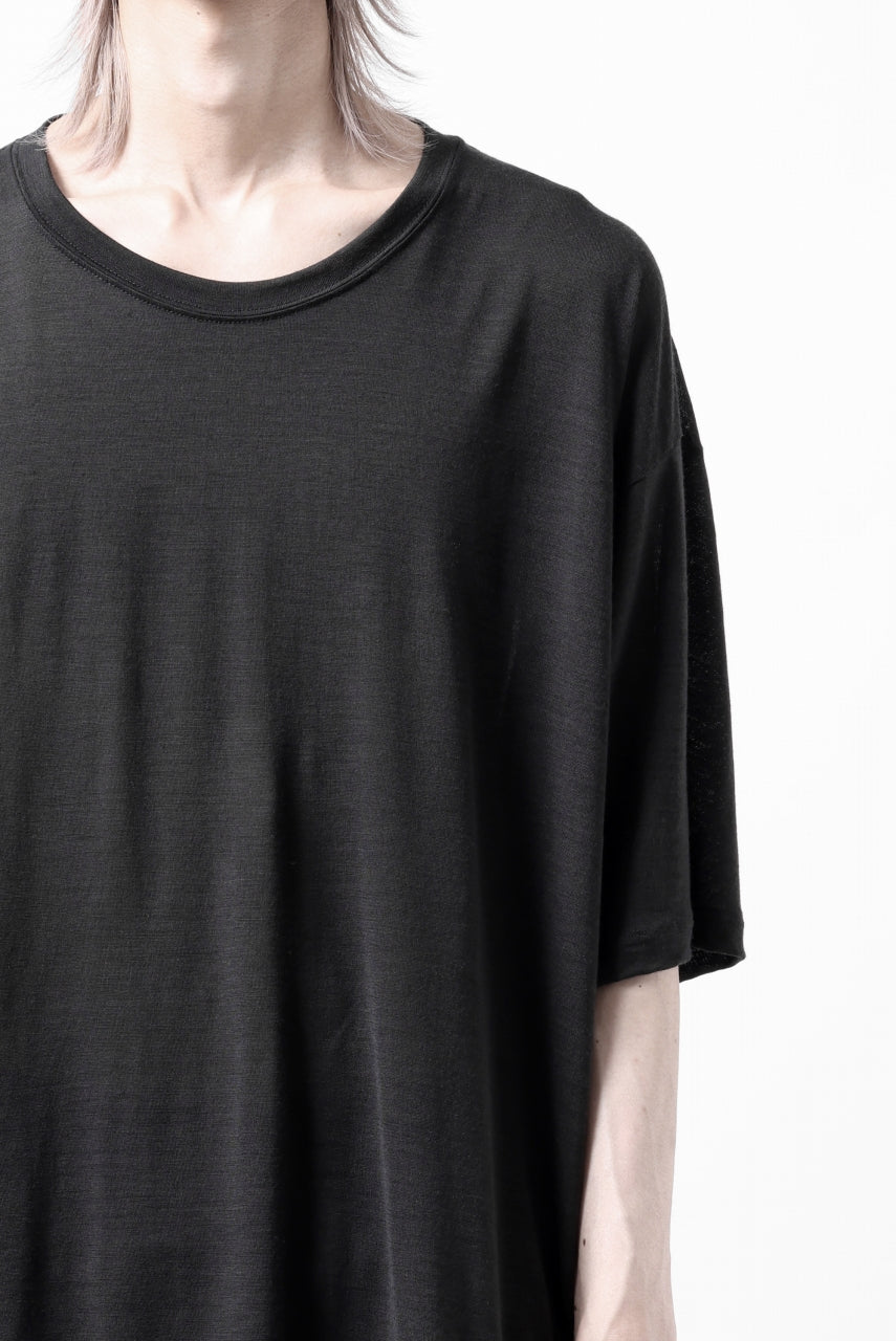 Load image into Gallery viewer, CAPERTICA OVERSIZED S/S TEE / SUPER 120s WASHABLE WOOL JERSEY (DARKNESS)