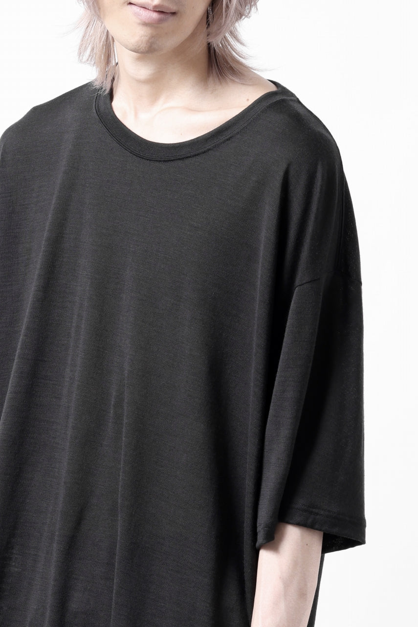 Load image into Gallery viewer, CAPERTICA OVERSIZED S/S TEE / SUPER 120s WASHABLE WOOL JERSEY (DARKNESS)