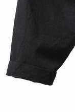 Load image into Gallery viewer, CAPERTICA LOOSEY TROUSERS / WASHABLE WOOL GABA (BLACK GRAY)