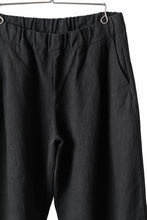 Load image into Gallery viewer, CAPERTICA PEGTOP EASY PANTS / RAMIE COTTON CANVAS (BURNED BLACK)