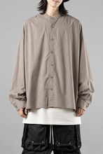 Load image into Gallery viewer, A.F ARTEFACT STAND COLLAR SHIRT / SOFT POPLIN (SOIL)